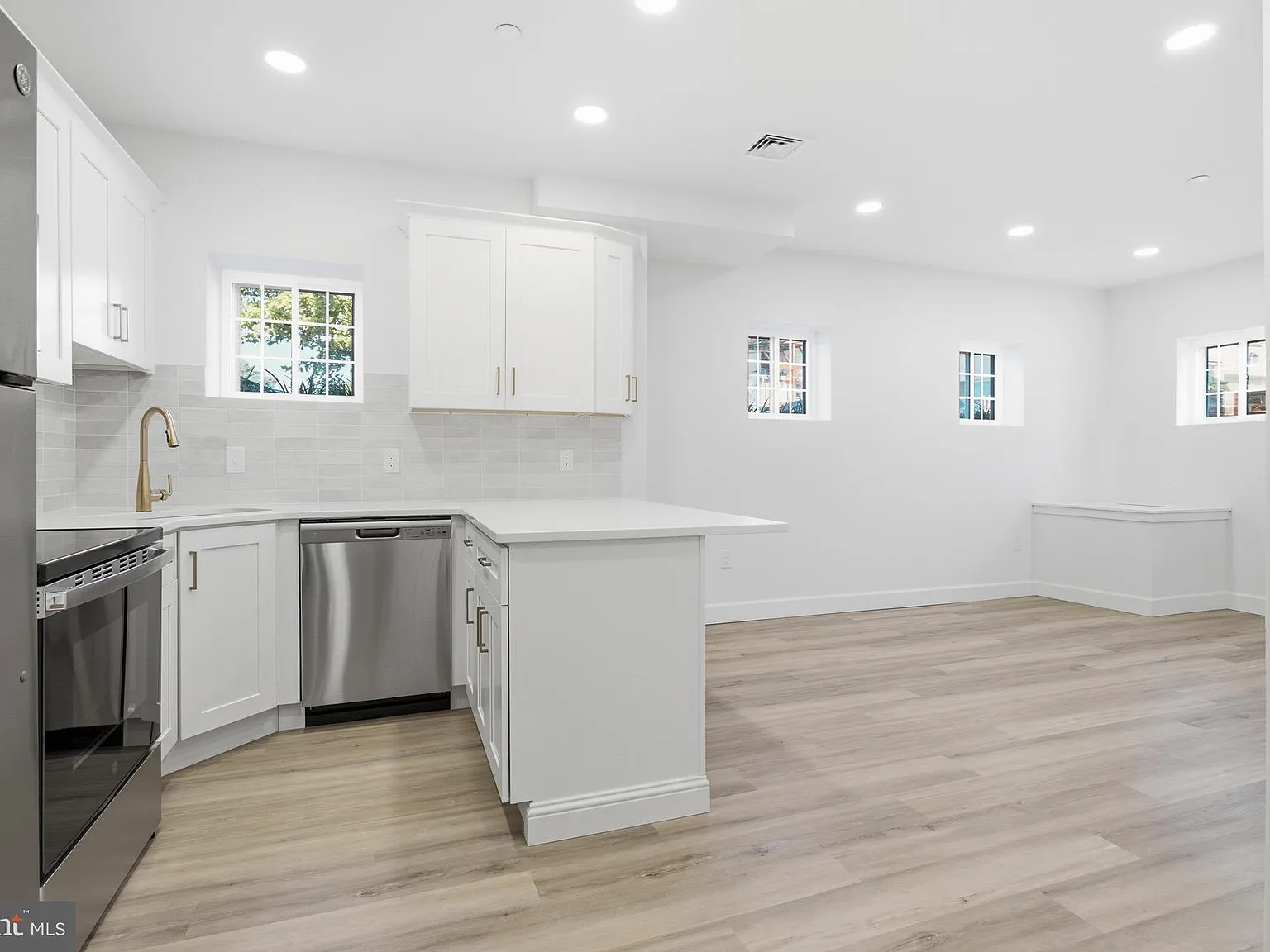 1 bed, 750 sqft, $2,400 — Photo 4