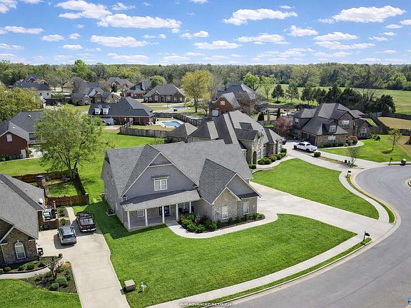 3rd image of 2028 Sarah Ln