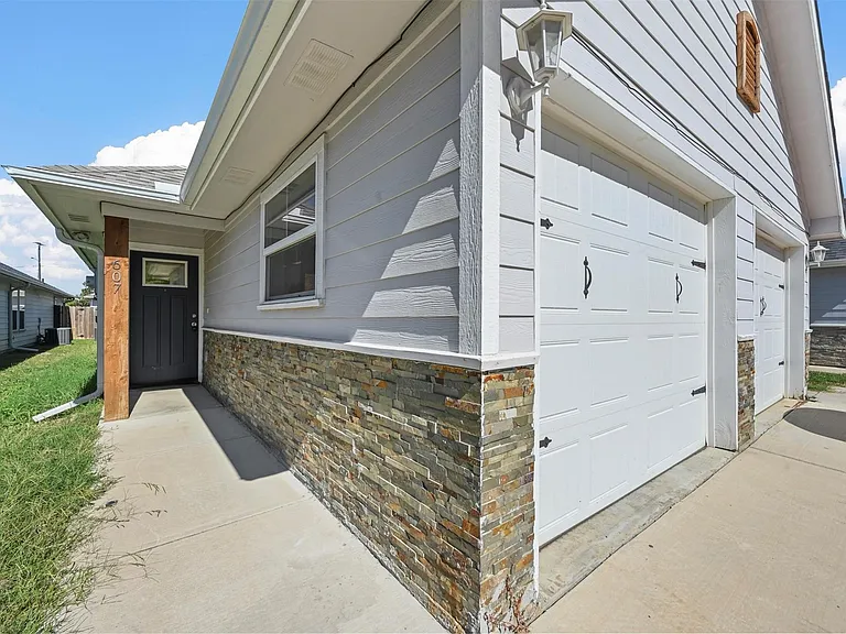 607 E Carter St #607 — Photo 17