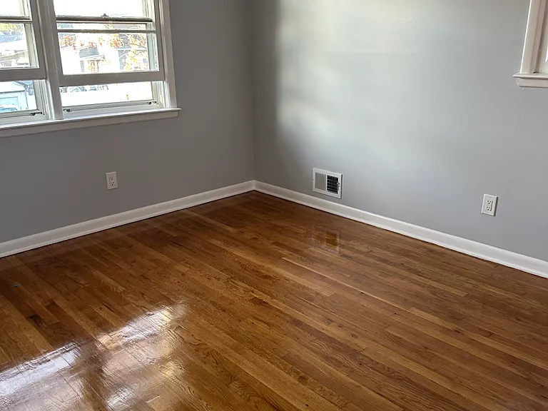 632 E Elm St — Photo 8