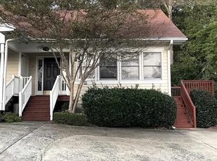 105 Stewart Ln #B, Chapel Hill, NC 27514