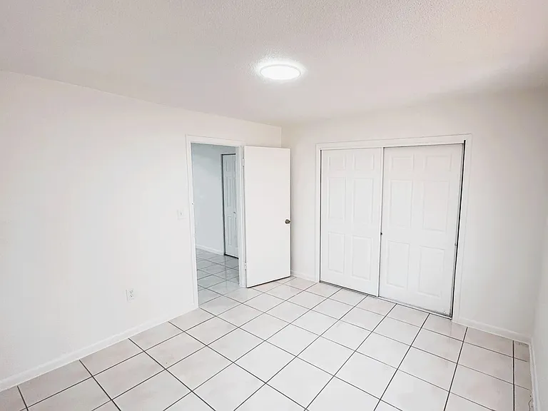 Danielle Apartments — Photo 8