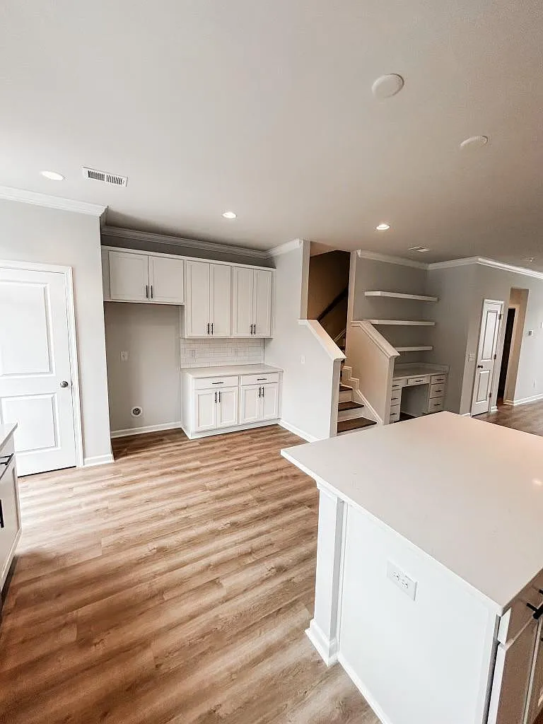 607 Southview Ln - house — Photo 4