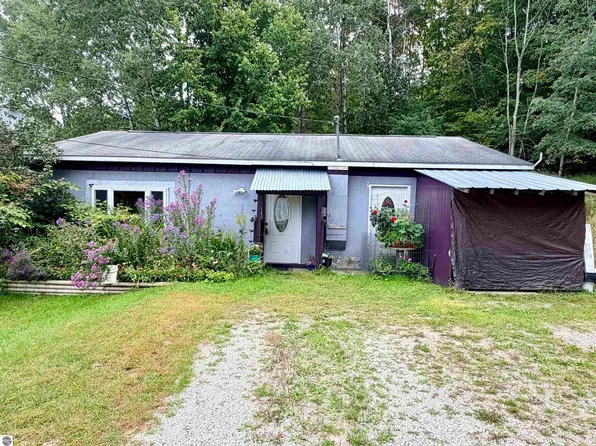 11867 Cedar Run Rd, Traverse City, MI 49684