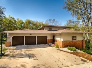 1440 Crescent Hills Dr, La Crescent, MN 55947