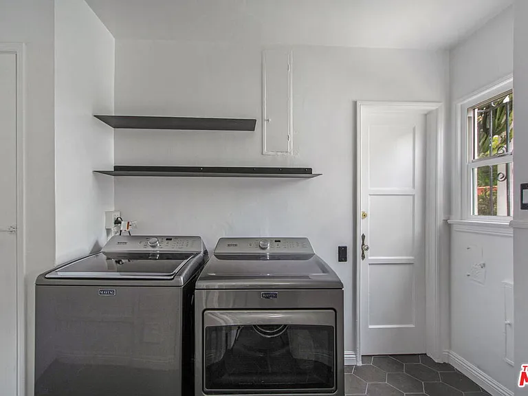 4126 S Bronson Ave — Photo 9
