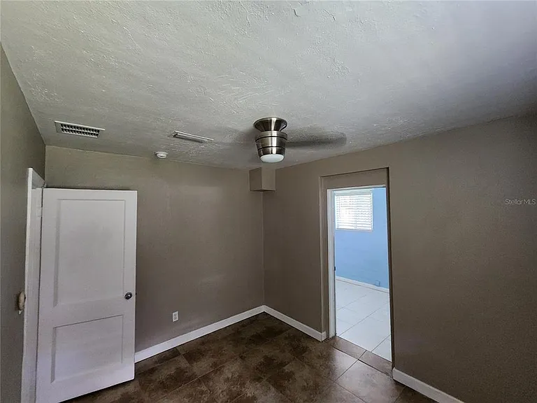 1014 NE 10th Pl — Photo 39