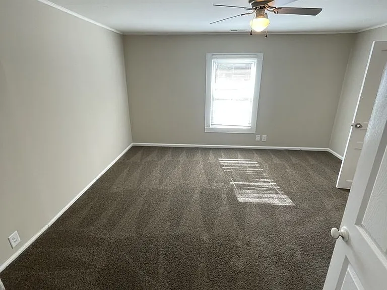 322 E Perry Ave — Photo 13