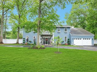 917 Thompson Dr, Bay Shore, NY 11706