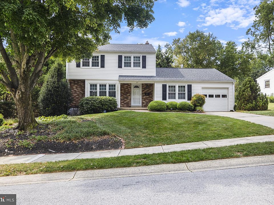 1st image of 27 Lynn Dr
