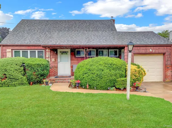 69 Greenwood Drive, North Babylon, NY 11703