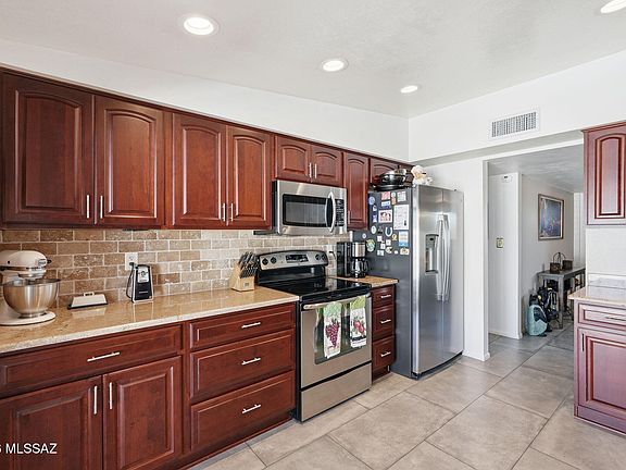 5th image of 900 W Las Palmas Dr