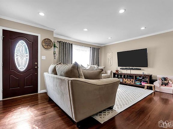 3rd image of 127 Albourne St