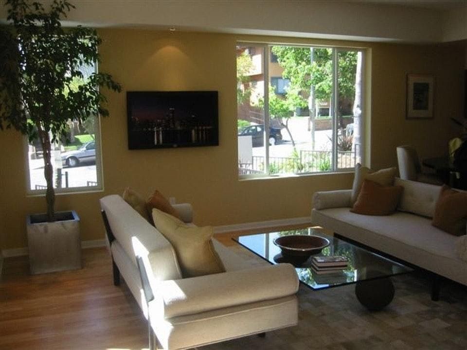 Living room (overlooks Laurel Ave)