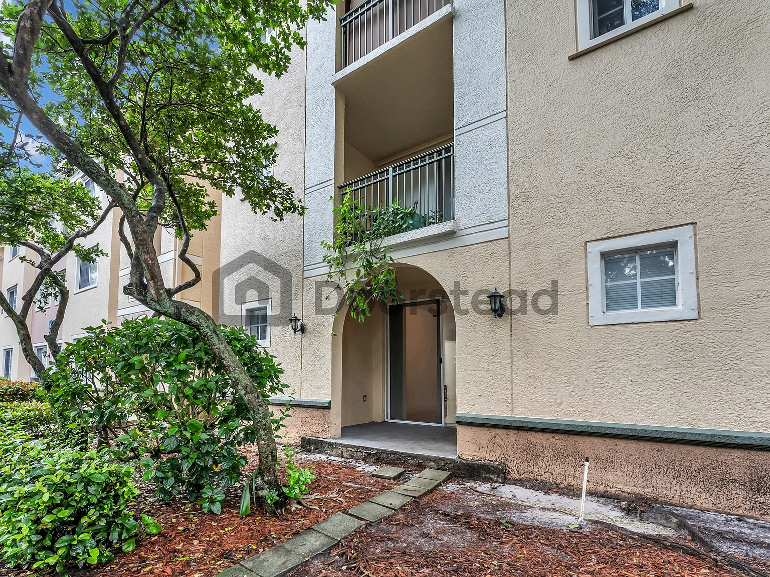 2 bed, 2.0 bath, 1080 sqft, $2,300 — Photo 2