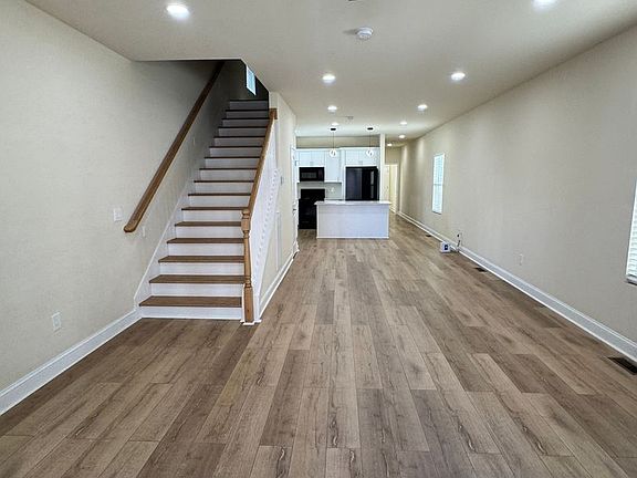 3rd image of 1909 Hermosa St