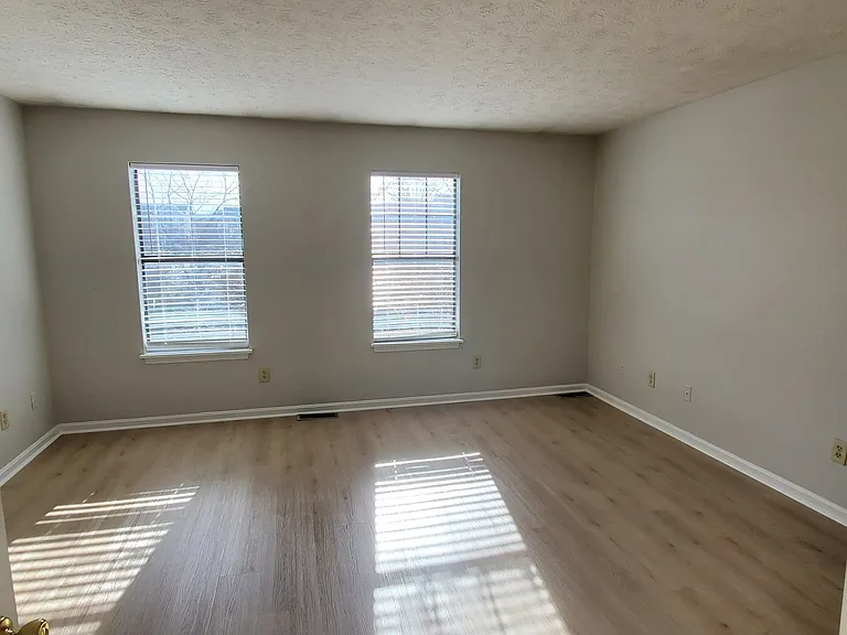 1100 Horsemans Ln #24 — Photo 3