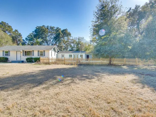 4725 Clara St, Pensacola, FL 32526