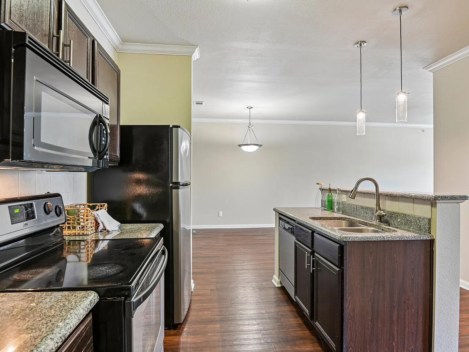 Skyview West Apartments — Photo 1