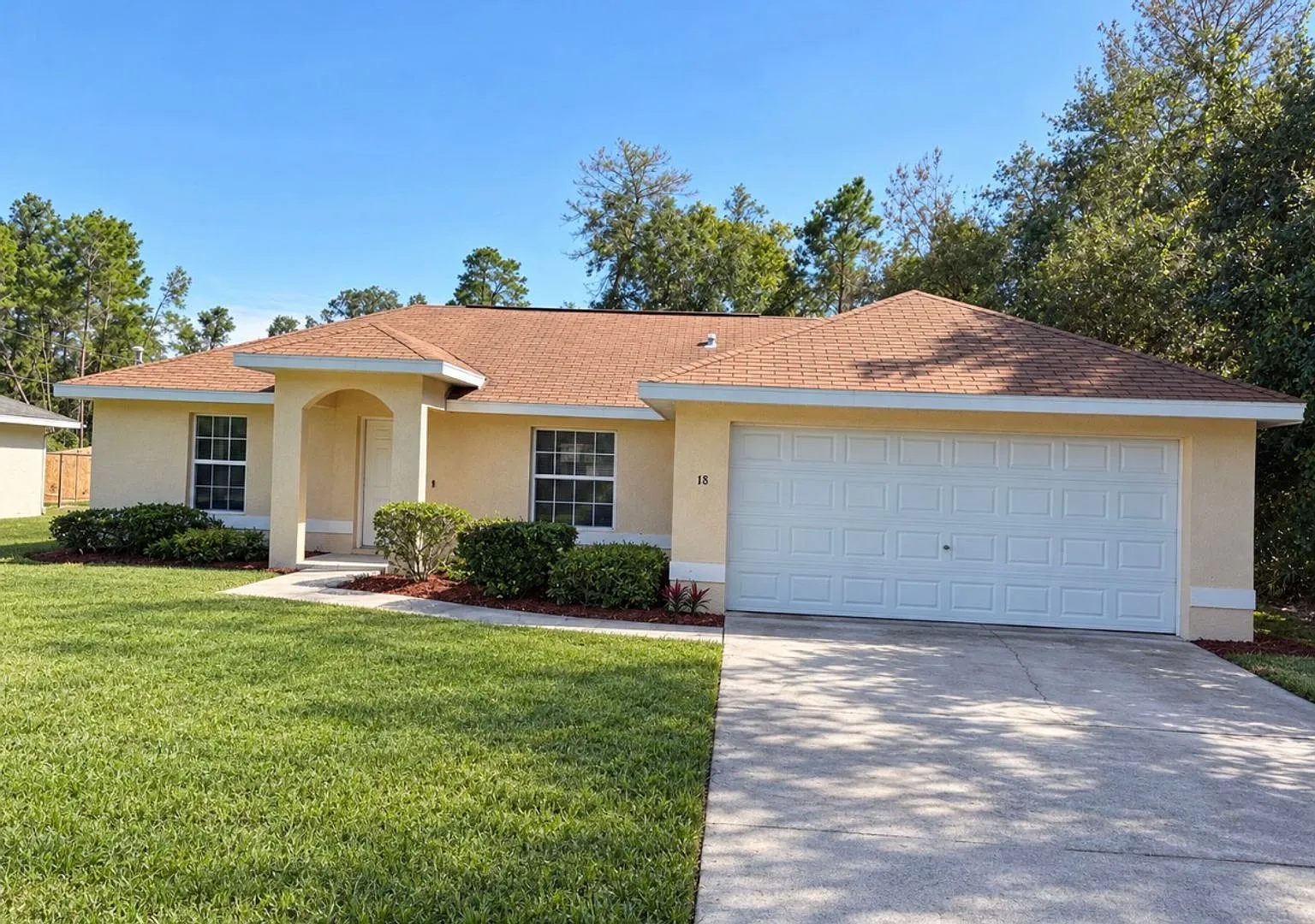 Coming Soon To Ocklawaha! Comfortable Living. Room To Breathe. — Photo 1