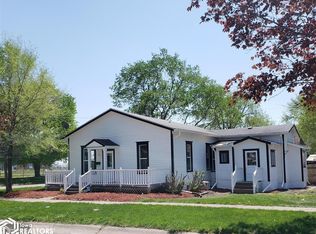 402 5th Ave W, Oskaloosa, IA 52577