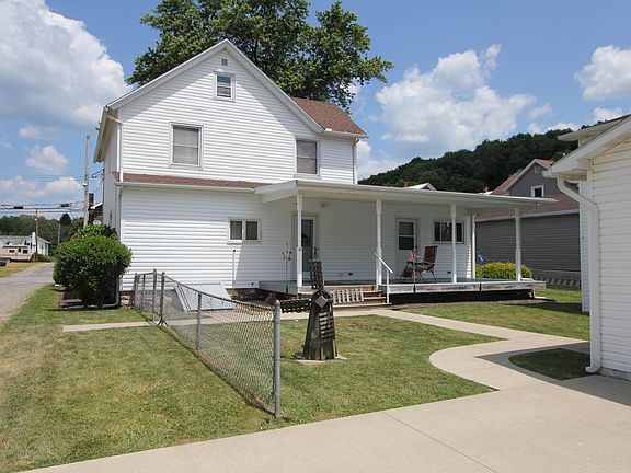 2nd image of 415 Hill St