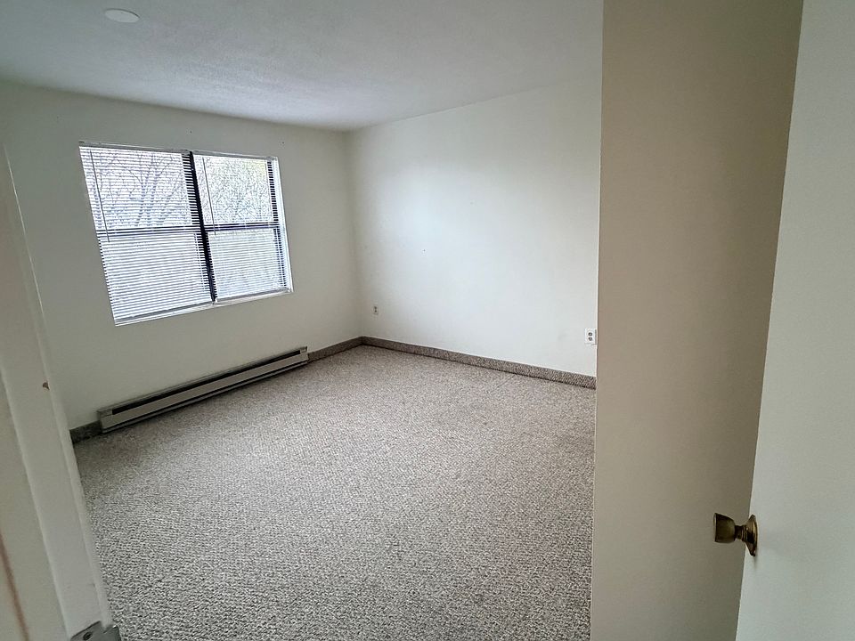 2nd image of 10 Wrentham Rd APT 303