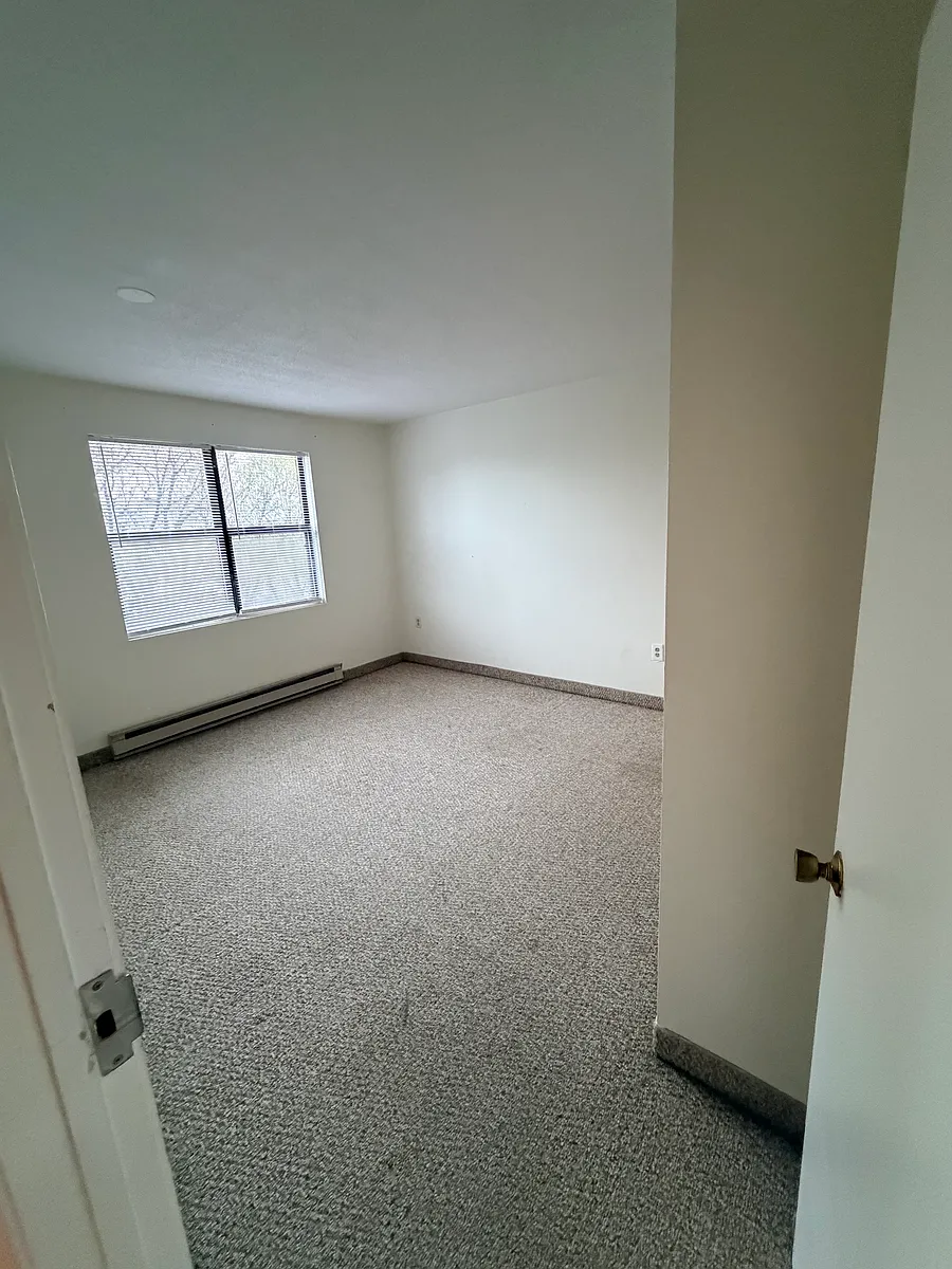 Building Photo - 10 Wrentham Rd #303