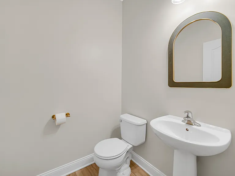 803 W Courtland St — Photo 26