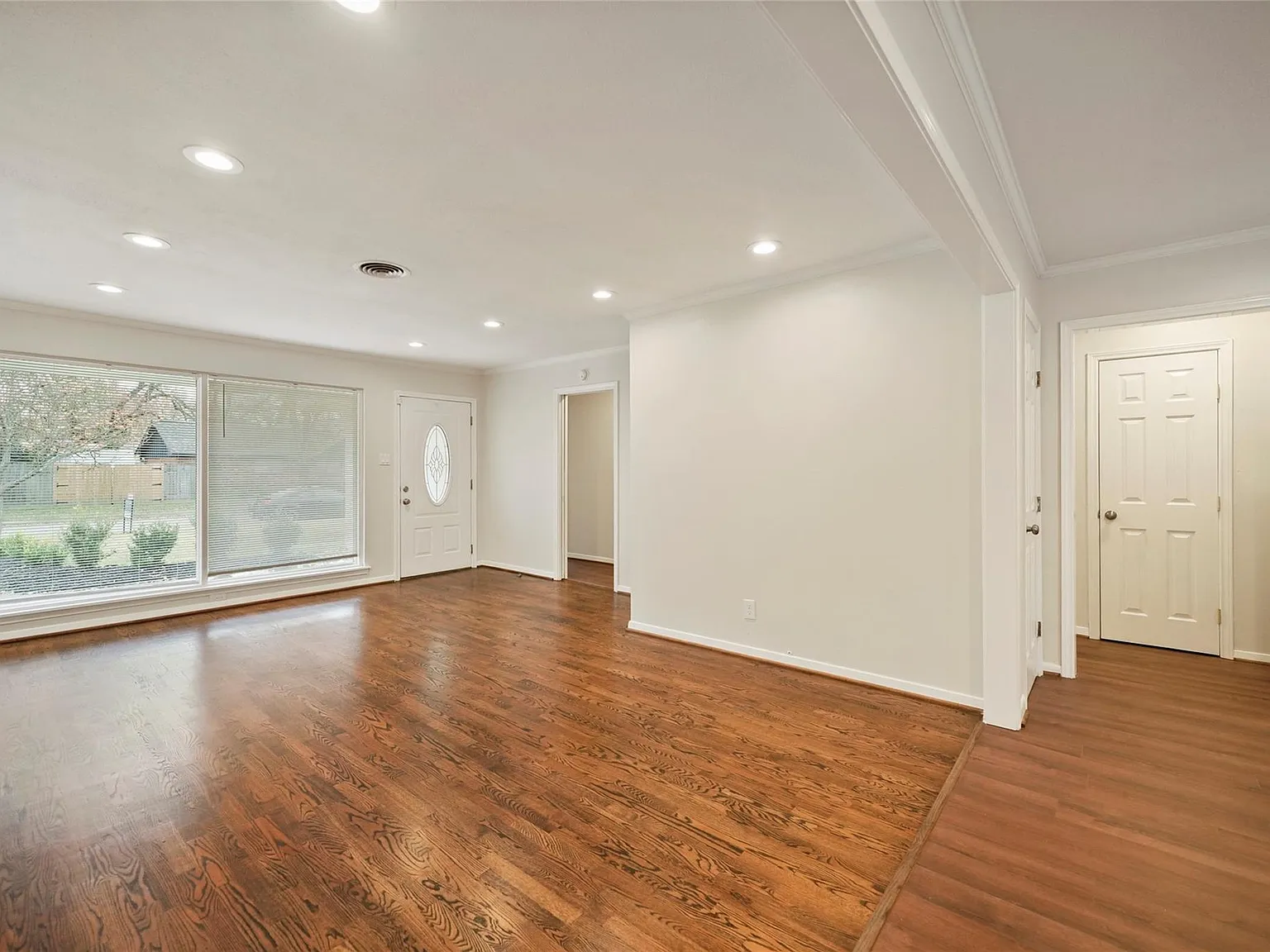 3 bed, 2.0 bath, 1622 sqft, $2,400 — Photo 3