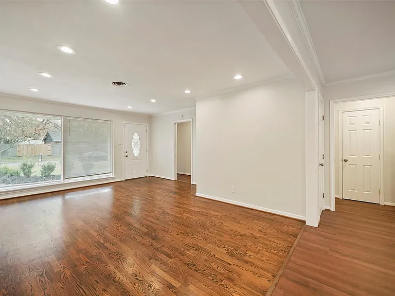 1807 Shadow Bend Dr — Photo 3