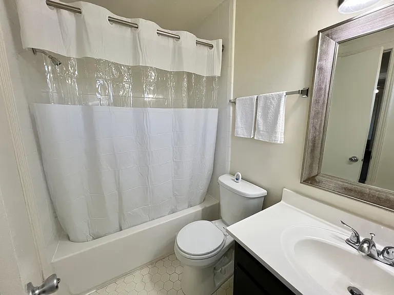 Mayfair Apartments — Photo 69