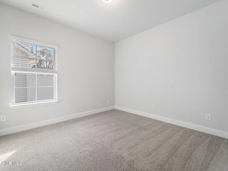 1003 Manhatten Ct — Photo 14