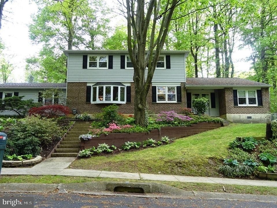 1st image of 12 Blue Jay Dr