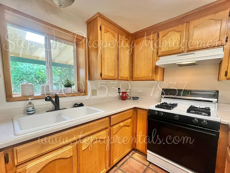 816 Oneida St — Photo 7