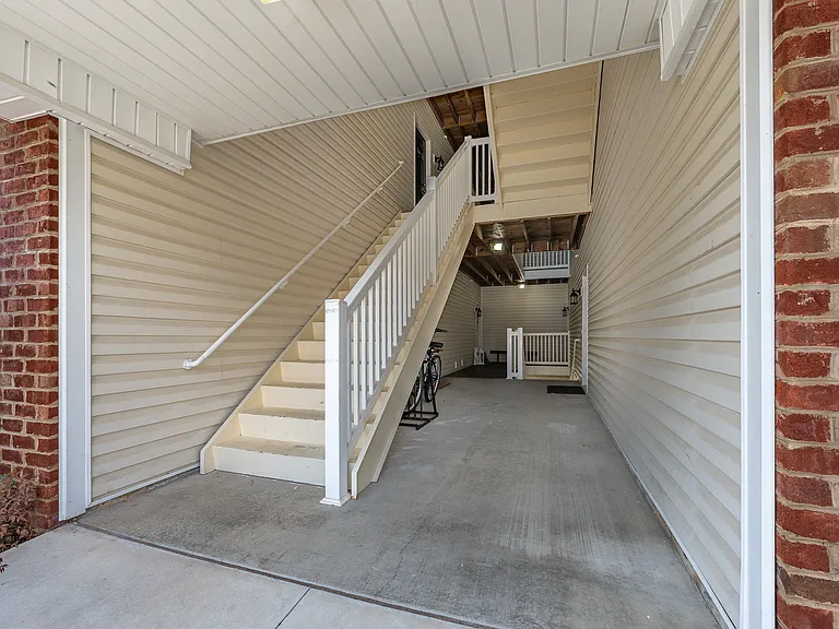 100 Capstone Dr — Photo 32