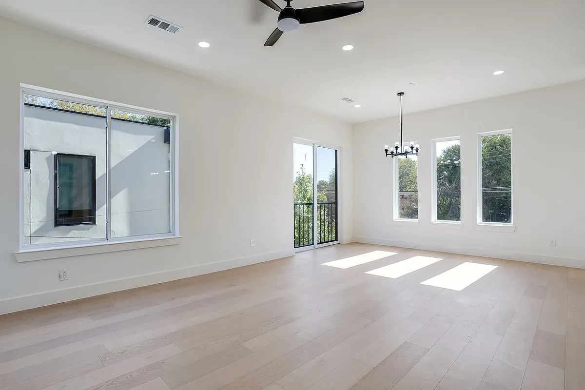 Dining room area - 6001 Lewis St #101