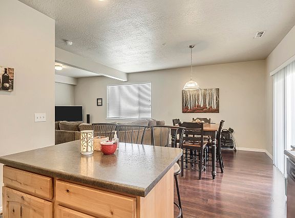 3rd image of 7098 S Thorndale Way
