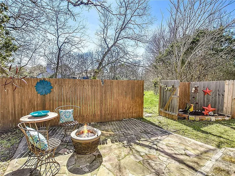 912 Moser River Dr — Photo 17