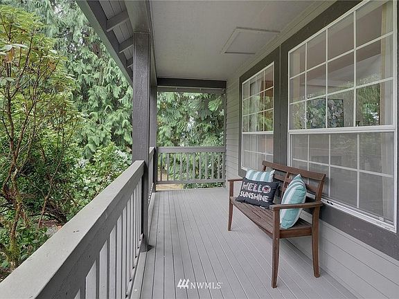 4th image of 18419 NE 15th Pl