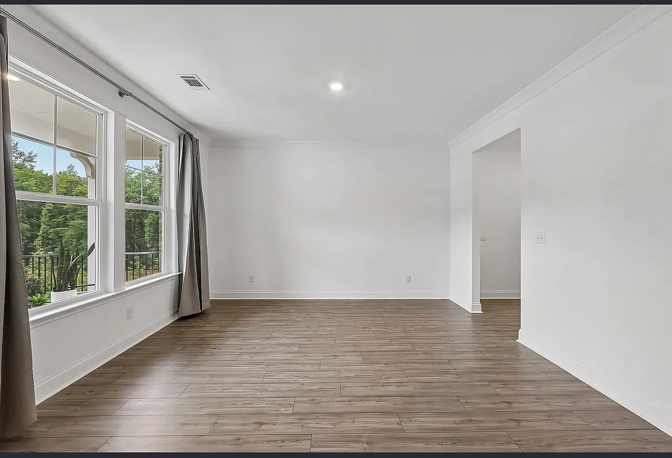 5 bed, 3504 sqft, $3,500 — Photo 2
