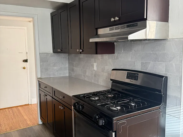 516 S Cherry St — Photo 5
