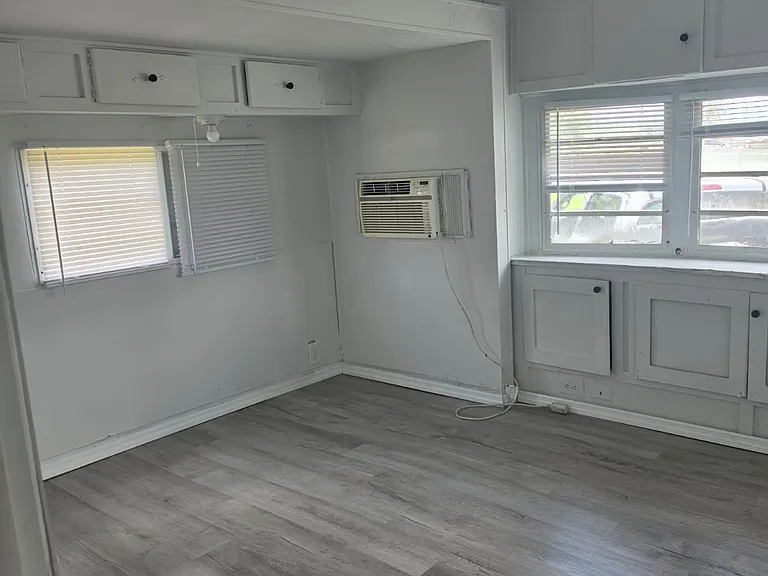 180 Mosley Rd — Photo 2