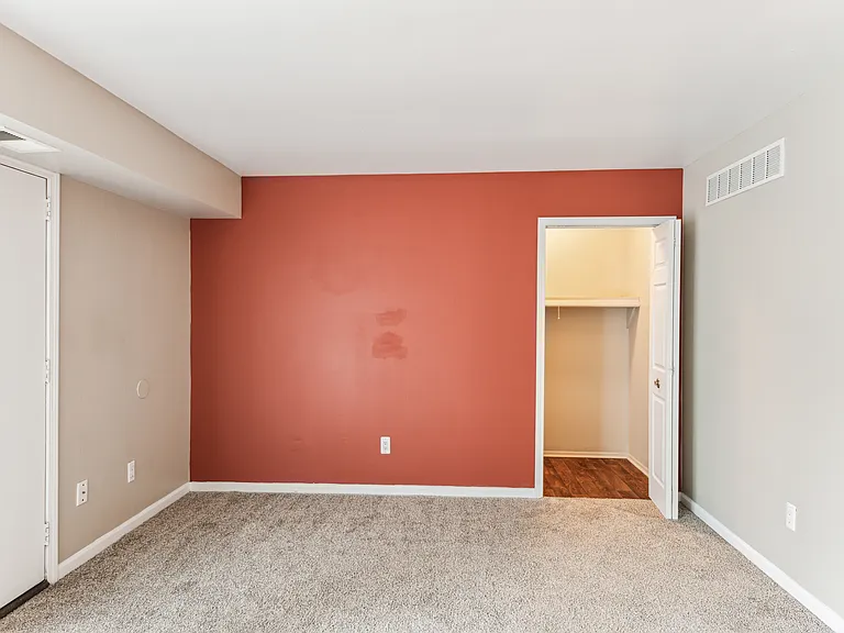 Pointe West Apartments — Photo 69