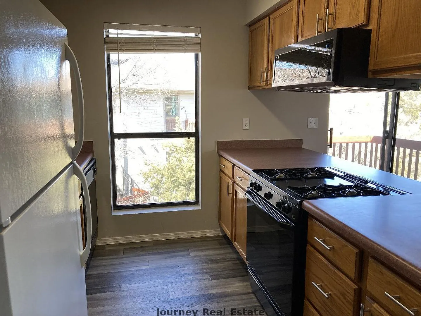 1305 Moore Pl. — Photo 2