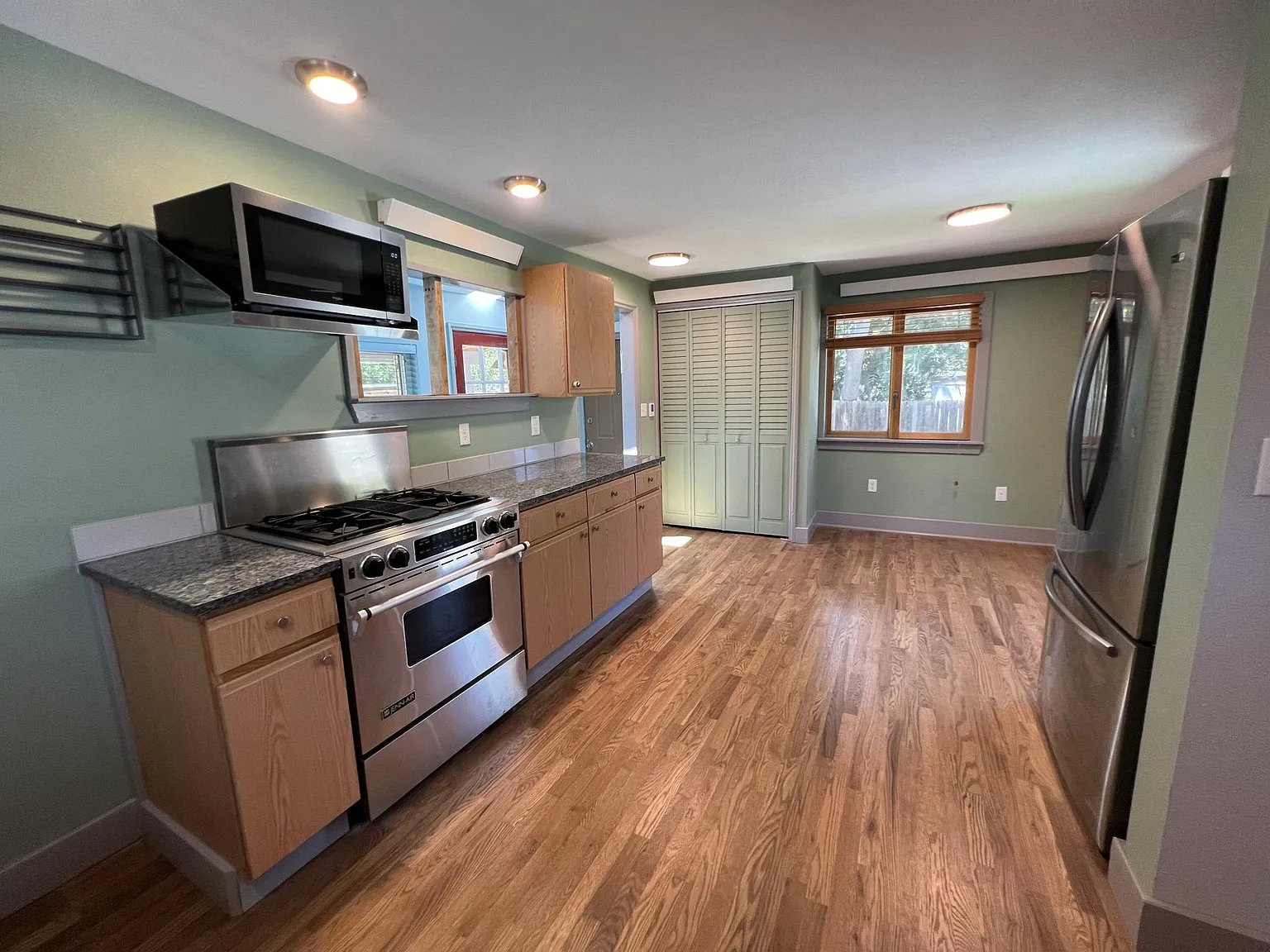 1 bed, 824 sqft, $2,200 — Photo 3