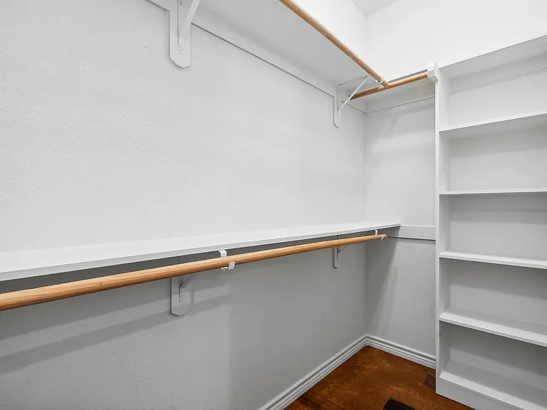 5726 Barkridge Dr — Photo 17