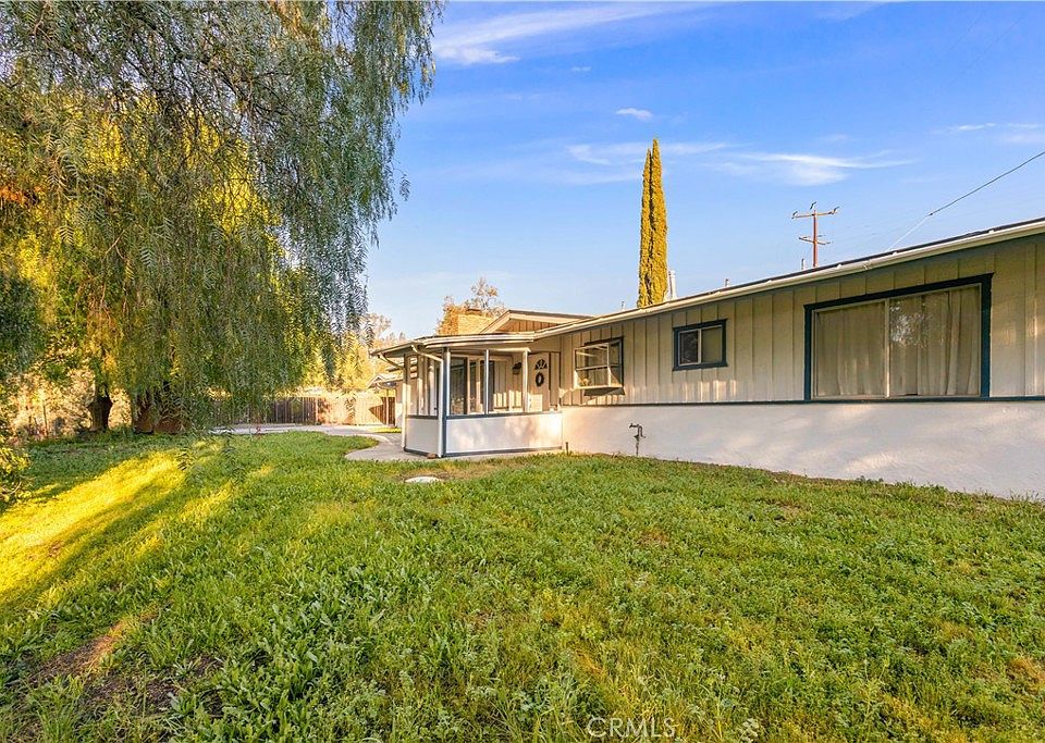 1st image of 28492 Lilac Rd