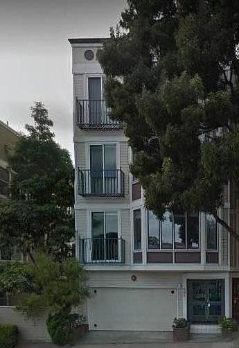 Well maintained 3 unit building