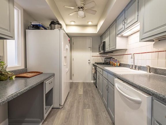 3rd image of 6851 Roswell Rd Unit C7